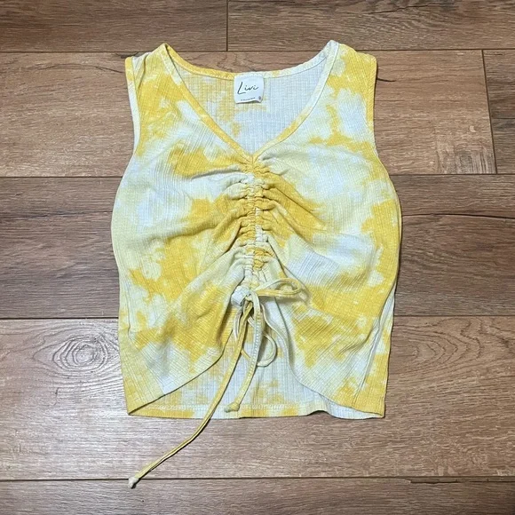 2 FEMININE CROP TOPS - Picture 5 of 7